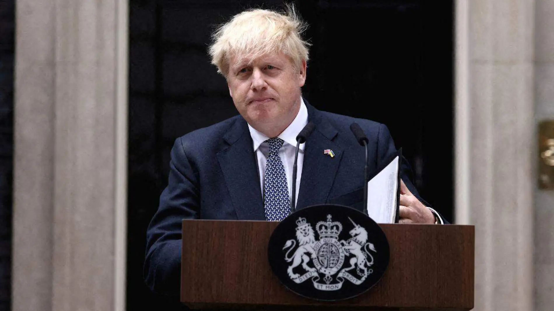 Boris Johnson regresa al Reino Unido ante un posible regreso político